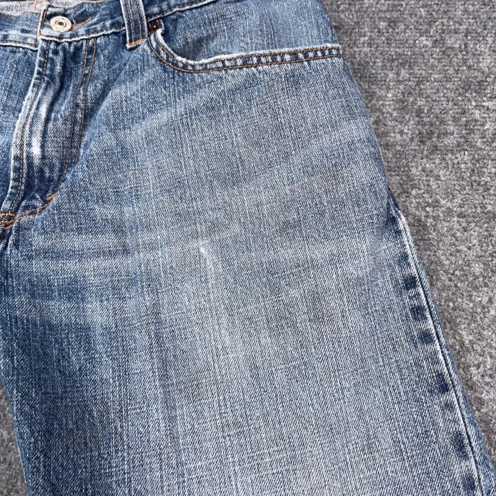Levi's 559 Relaxed Straight Jeans Mens 32x32 Medium Wash Blue Denim Distressed